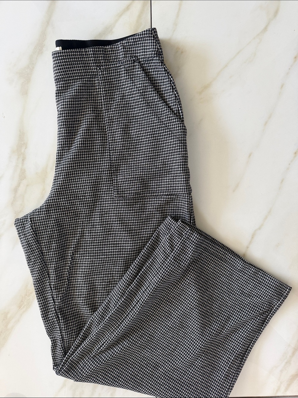 Max Studio Black & White Houndstooth Knit Pants